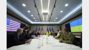 美국방 “우크라 백방으로 돕는다…승리할 수 있다고 믿어”