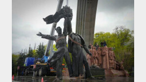 키이우, ‘러-우크라’ 우정 동상 40년 만에 철거…“러가 관계 파괴”