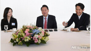 尹, 이정재·최민정 만나 “韓자긍심 높여줘 감사…많이 배우겠다”