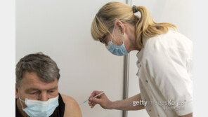 덴마크, 세계 최초로 코로나19 백신 접종 중단…“가을 재개 예정”