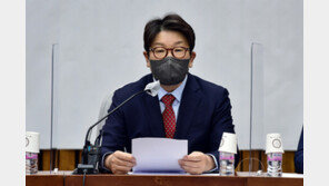 권성동 “文정부, 부패국가 오명 떠넘기는 ‘놀부심보’…검수완박 원천무효”