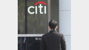 퇴직금 최대 7억… 씨티銀 3500명중 2100명 짐쌌다