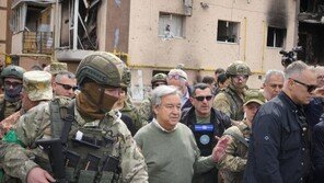 유엔 총장, 우크라 방문 “21세기 전쟁은 악…민간인 늘 가장 큰 대가”