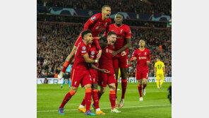 리버풀, 챔스리그 준결 1차전 2-0… 결승 문턱 한발 넘어