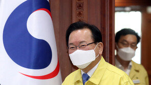 내주 월요일부터 실외서 마스크 벗는다…50인이상 모일땐 착용