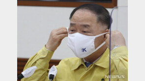 홍남기 “거리두기 해제로 서비스업·내수 경기회복 가세 희망”