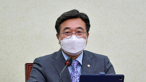 윤호중 “판검사·고위공직자 전관예우 막는 ‘한덕수 저지법’ 추진”