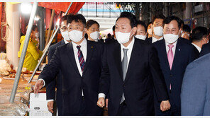 尹 직무수행 긍정·부정 1%p 팽팽…부정 평가 이유 1위는 ‘집무실 이전’