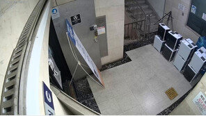 “컴퓨터 문 앞에 놔둬” PC방 알바 속인 전화금융사기…경찰, 전달책 검거