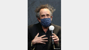 팀 버튼 “10년 만에 온 서울 편안…‘나도 그려보고 싶다’ 영감 받길”