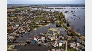 러軍 진격 막으려 ‘셀프 수몰’한 마을…“우리가 키이우 구했다”