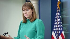 백악관 공보국장 코로나19 양성…이틀 전 바이든 만나