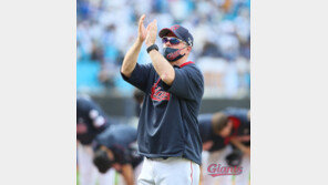 서튼 롯데 감독 “단독 2위, 매일 열심히 싸워온 결과”