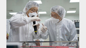 靑 “文정부 K-바이오 생태계 위에서 백신 성공 역사 써나갈 것”