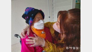 “이제야 안아보네” 요양시설 찾은 가족들 상봉의 기쁨