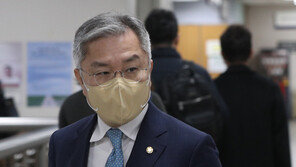 최강욱, 화상회의서 성희롱 발언 의혹…“가벼운 농담에 불과한 발언”