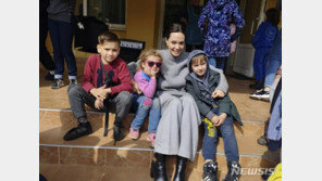 리비우 주지사 “안젤리나 졸리 방문 가치 커…전쟁서 승리할 것”