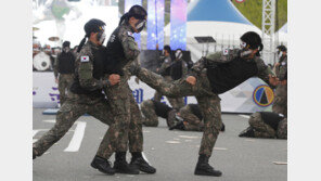 “아픈 병사 20㎞ 행군 강요, 술마신 간부는 열외” 203여단 장병 폭로
