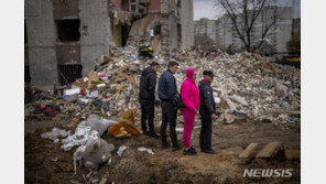 두달 넘은 우크라 전쟁…‘전시·펀딩·기부’ 선한 영향력