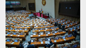 검수완박 후폭풍? 국힘 50% 민주 36%…한 달 새 14%p 격차 [리서치뷰]