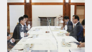 文대통령 “오늘 마지막 주례회동…이낙연·정세균·김부겸 노고에 감사”