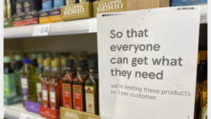 식용유 대란에… 유럽 마트 “1인 3병만 팝니다” 