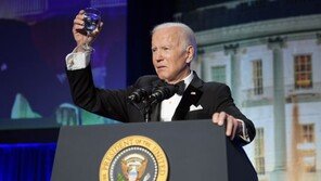 바이든 지지율 42%…美국민 다수, 대러 추가 제재 지지