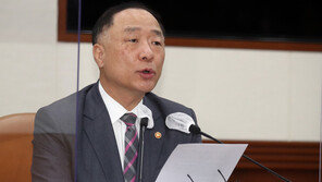 홍남기 “당분간 물가상승 지속…물러날 때까지 안정 총력”