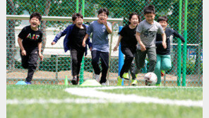 “마스크 버리고 왔어요”…해방감 느끼는 러너·등산객들