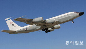 [단독]美코브라볼 정찰기, 엿새째 동해 출격…北에 “선 넘지 말라” 경고