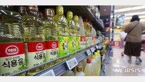 “가격 또 올릴수도 없고”…식용유·밀가루 가격 급등에 자영업자 ‘울화통’