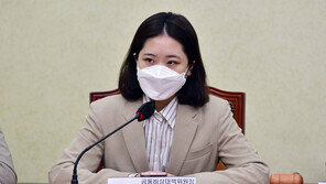 ‘최강욱 징계 검토’ 박지현에… 민주 지지자들 “어려서 짤짤이 몰라”