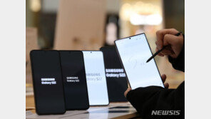 삼성, 美 스마트폰 시장서 애플과 격차 좁혀…8년 만에 최고 점유율