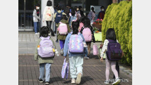 학생 하루 평균 4298명 확진…교육부 “11주만에 최저”