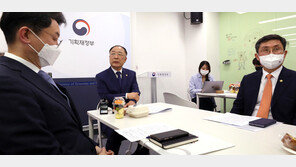 떠나는 홍남기 “코로나 극복 기억 남아…부동산 불안정 아쉽다”