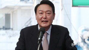 “강릉의 외손” 尹당선인, 중앙시장 찾아…연설 중 눈시울 붉히기도