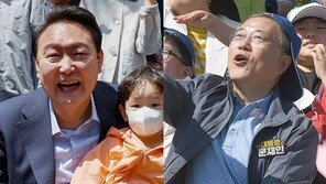 모자 뒤집어쓴 文, 브이 하며 웃는 尹… 오늘만큼은 동심으로[청계천 옆 사진관]
