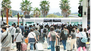 징검다리 연휴… 관광객 몰려온 제주