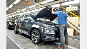 5년간 1만명 퇴직 앞둔 현대차… 勞 “정년 연장” 使 “연구직 수혈” 