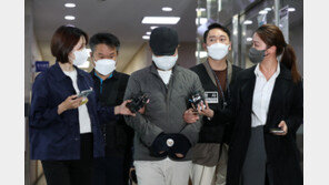 ‘614억 횡령’ 우리은행 직원·공모한 친동생 구속 송치…“묵묵부답”