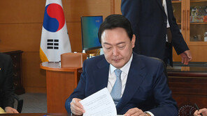 尹, 취임 후 각국 사절단 예방…日 하야시 외무상·아람코 회장도