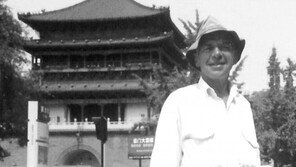 60살의 전직 기자는 왜 1만2000km를 걸었을까