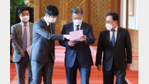 탁현민 “文 마지막 날 퇴근길 ‘깜짝 이벤트’ 있다”