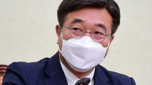 윤호중 “한동훈 수사 즉각 개시해야…조국은 악어 앞 송사리였다”