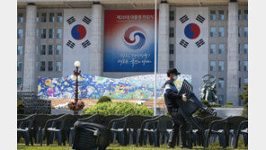 尹 취임식, 최초로 탈북 국군포로 초청…中 부주석 등 외빈 300여명