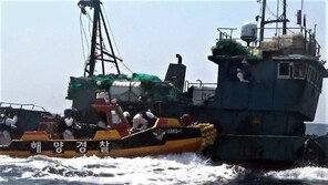 무허가 불법조업하다가 달아난 중국어선 잡았다