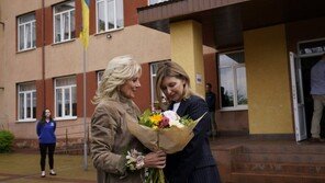 질 바이든 여사 우크라 깜짝 방문…우크라 영부인과 회동