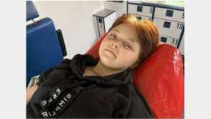 우크라 15세 소녀, 총 맞은 다리로 운전…주민 4명 목숨 구해