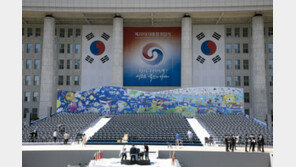 尹 취임식 D-1… 국민대표 20인과 180m 걸어서 입장