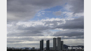 [날씨]구름 많고 흐린 하늘…일교차 ‘15도 이상’ 커
